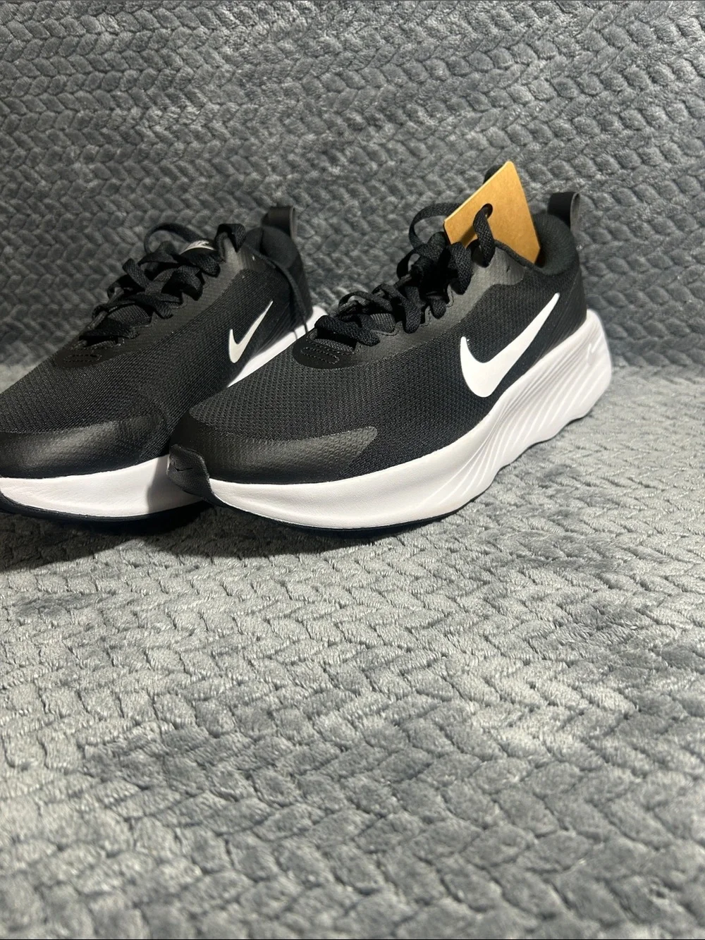 Nike Men’s Black and White Lightweight Running Shoes